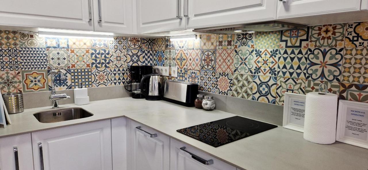 Malaga Lodge Apartments ภายนอก รูปภาพ